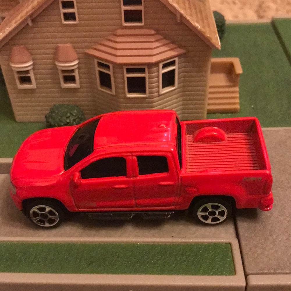 Near near mint maisto condition Chevrolet Colorado 2015